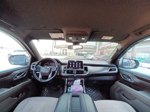 Car image 12