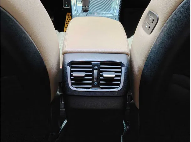 Car image 27