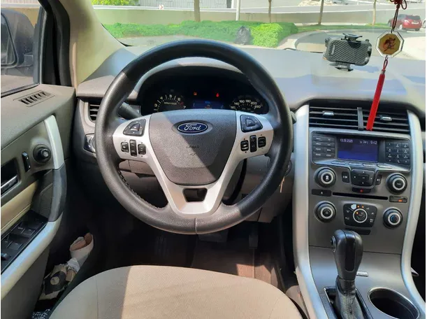 Car image 17