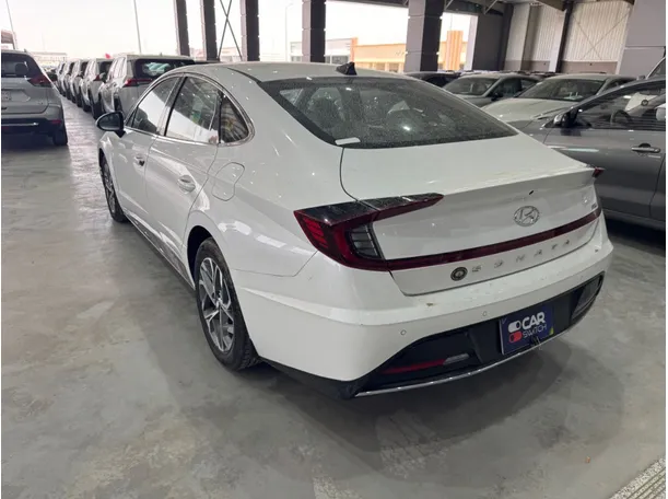 Car image 7
