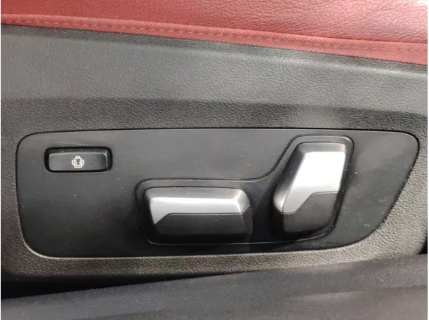 Car image 27