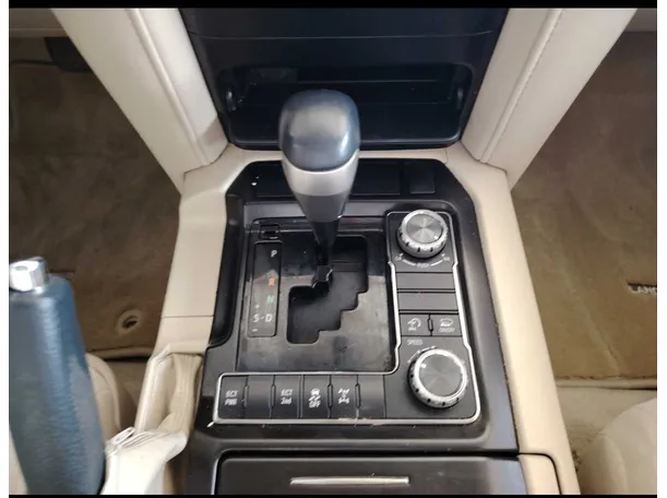 Car image 26