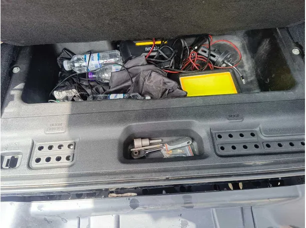 Car image 25