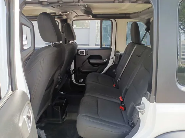 Car image 13