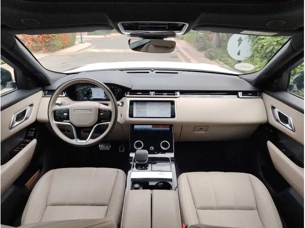 Car image 18