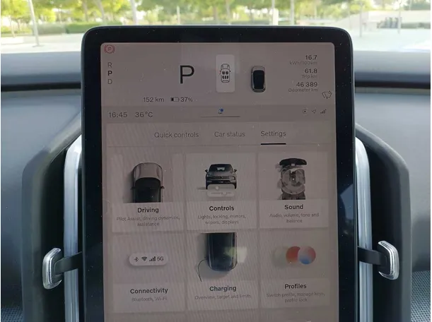 Car image 18