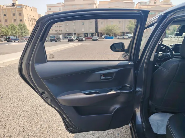 Car image 14