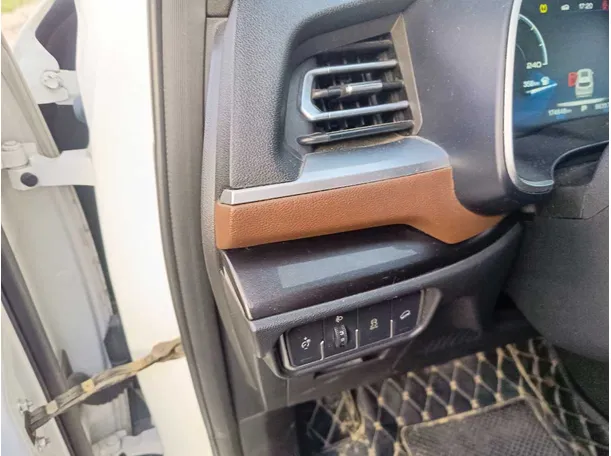 Car image 36