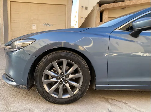 Car image 9