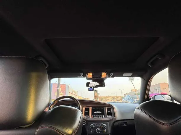 Car image 14