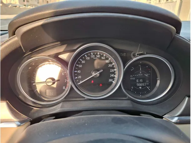 Car image 18