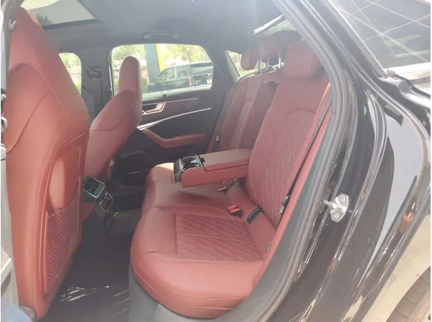 Car image 16