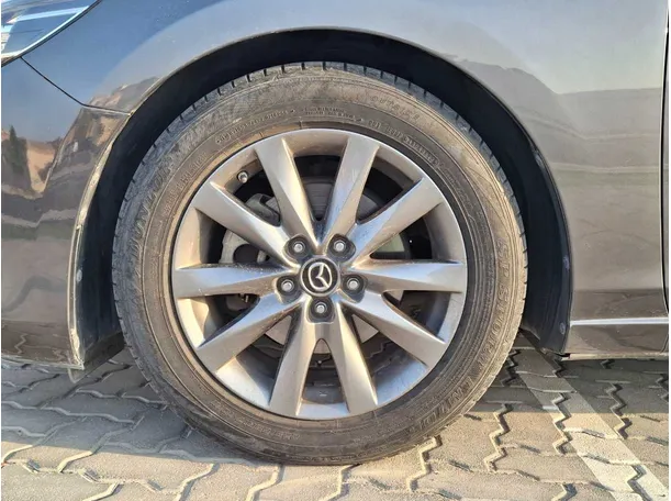 Car image 9