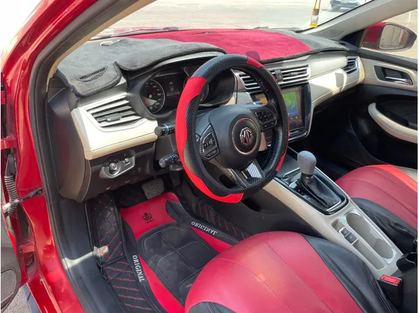 Car image 12