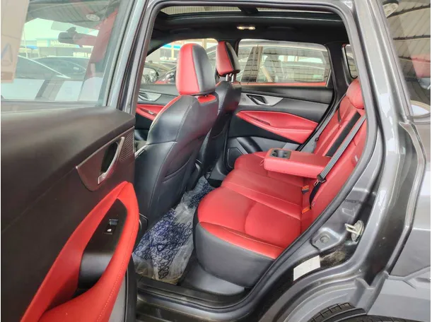 Car image 19