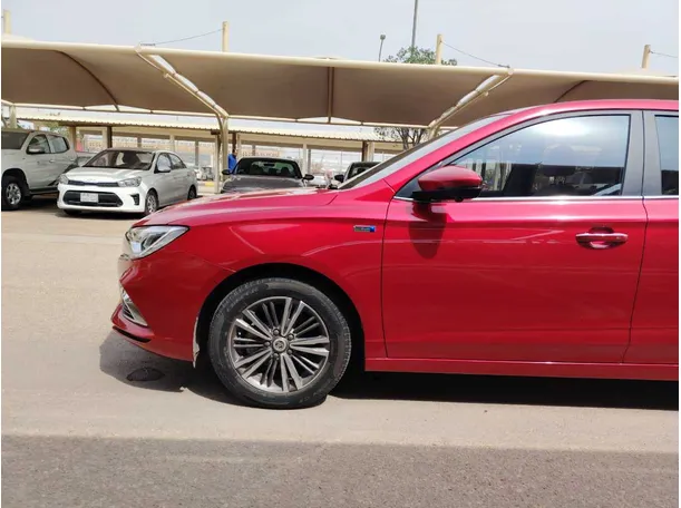 Car image 9
