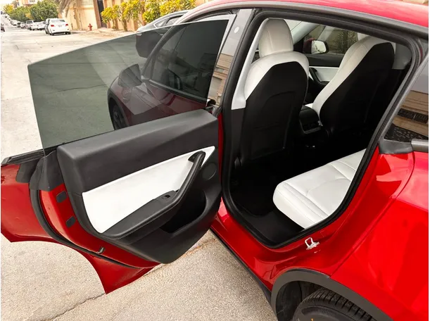 Car image 13