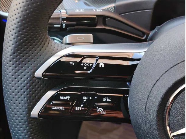 Car image 32