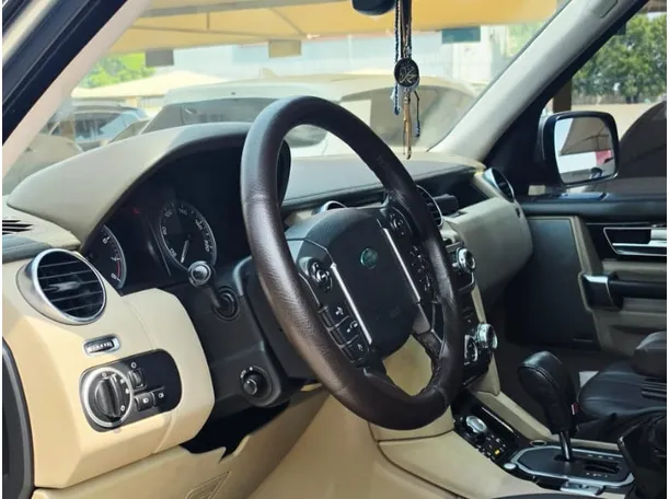Car image 10