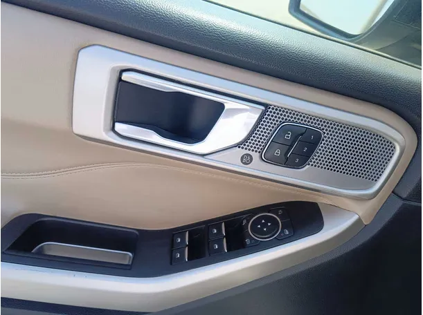 Car image 35