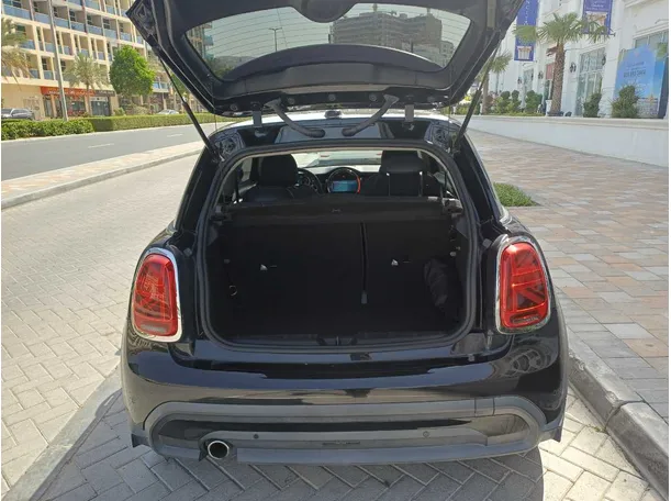 Car image 19