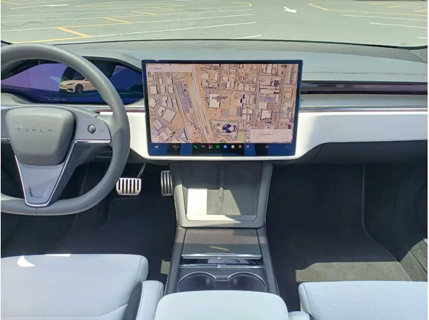 Car image 18