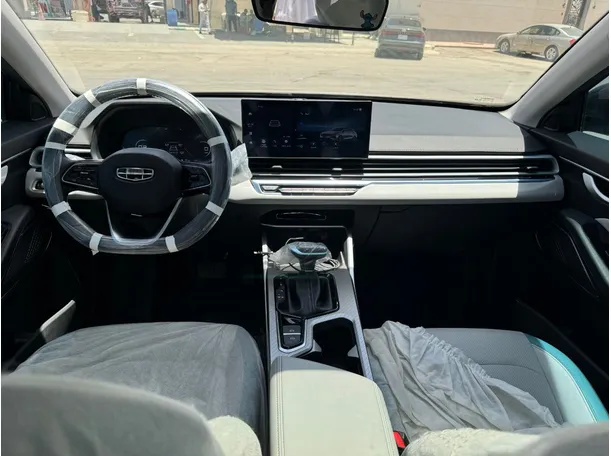 Car image 16