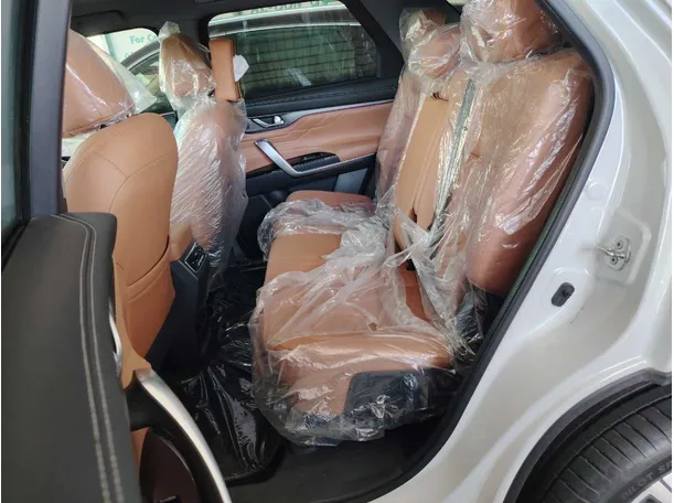 Car image 24