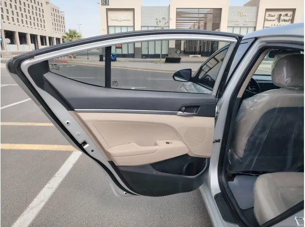 Car image 13