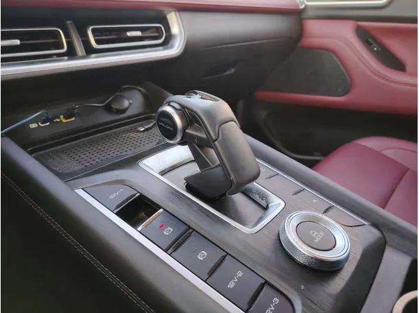 Car image 18