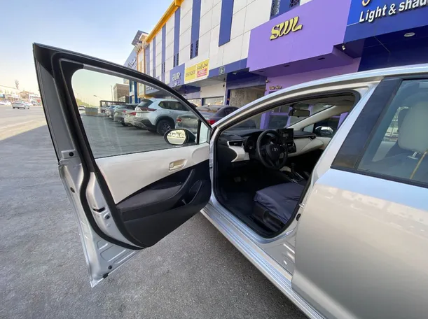 Car image 10