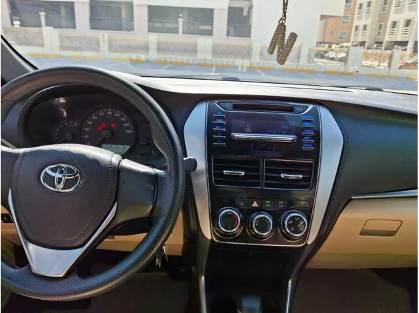 Car image 16