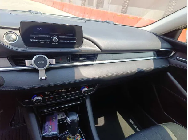 Car image 19