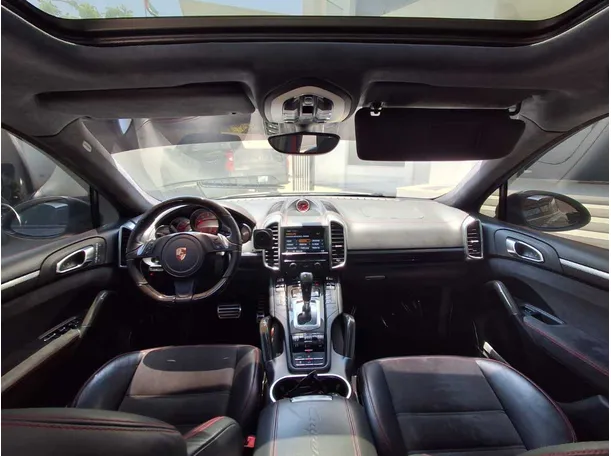 Car image 14