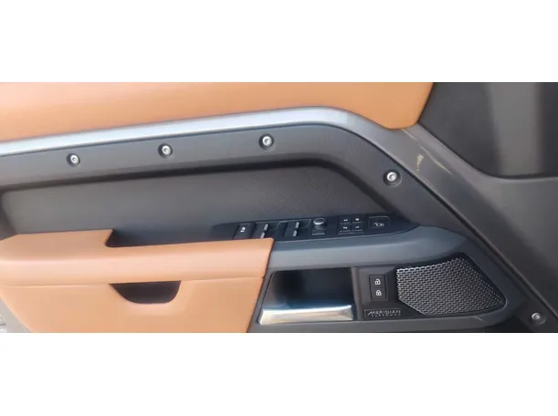 Car image 27