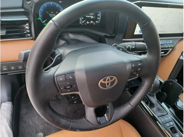 Car image 18