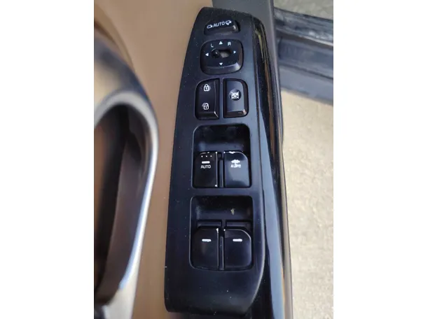 Car image 26