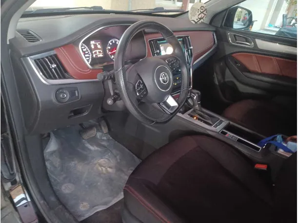 Car image 11