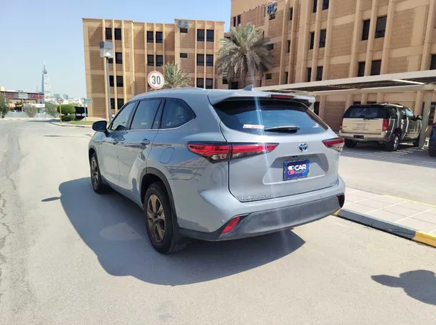 Car image 7