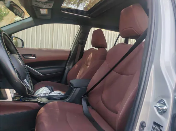 Car image 12