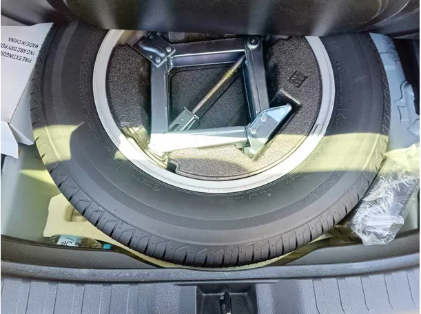 Car image 28