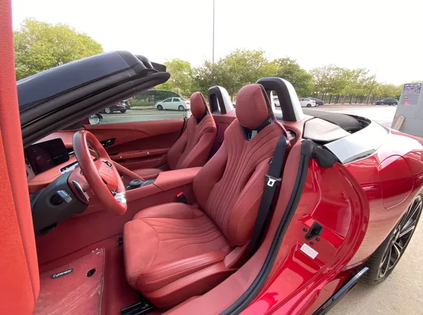 Car image 18