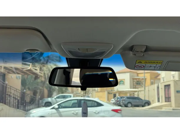 Car image 25
