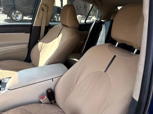 Car image 13