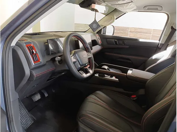Car image 11