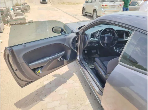 Car image 12