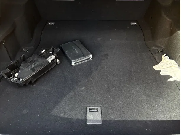 Car image 25