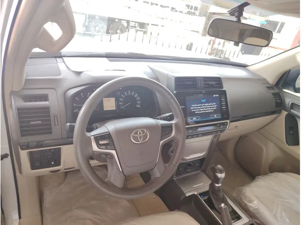 Car image 14
