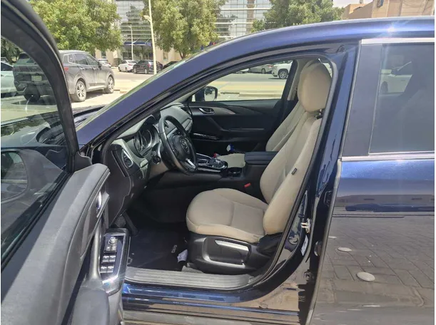 Car image 12