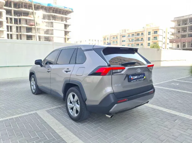 Car image 7